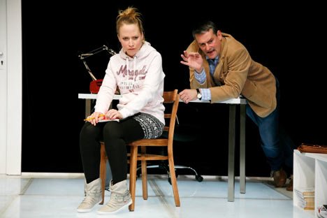 Oleanna ein Machtspiel Theater-Vorpommern Oleanna ein Machtspiel, Inszenierung am Theater Vorpommern 2014