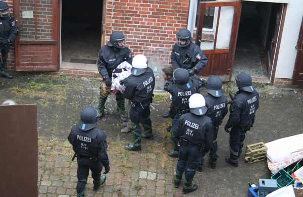 brinke hausbesetzung polizei