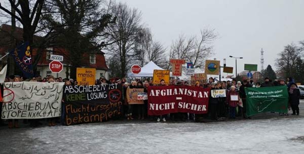 Mahnwache gegen Abschiebungen nach Afghanistan in Greifswald Afghanistan Mahnwache in Greifswald