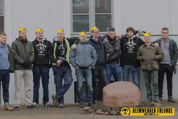 Bearbeitetes Gruppenbild nach Aktion der Identitären Bewegung Gruppenbild nach Aktion der Identitären Bewegung in Greifswald