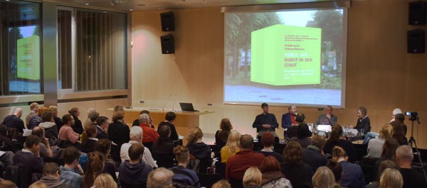 Bild von der Podiumsdiskussion über Kunst im öffentlichen Raum