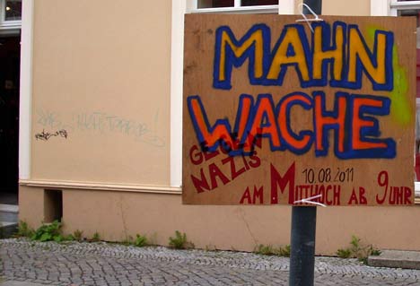 npd-stand-10-08-11-468 mahnwache npd-stand