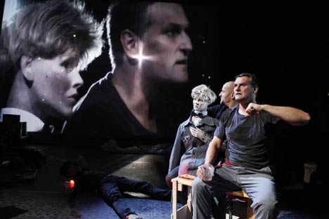 surrogates-mutphoto2468 Surrogates Bühnenbild Theater Vorpommern