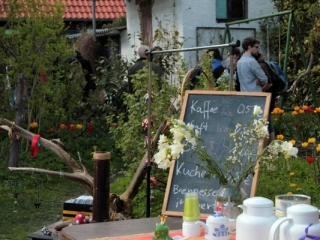 Aber auch einige H&ouml;fe und G&auml;rten des Viertels wurden f&uuml;r den Flohmarkt ge&ouml;ffnet und zug&auml;nglich gemacht,...