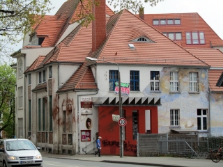 Das Internationale Kultur- und Wohnprojekt wurde in der Vergangenheit wiederholt von Neonazis angegriffen