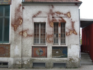 Die Farbe wurde mit einem Feuerl&ouml;scher verspr&uuml;ht