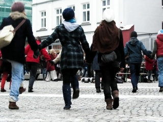 Etwa 180 Menschen beteiligten sich in Greifswald an der Aktion ...